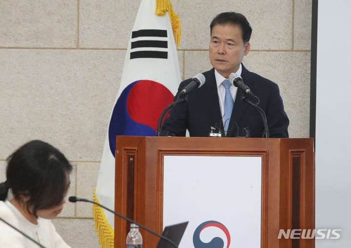 [서울=뉴시스] 김명원 기자 = 김영호 통일부 장관이 14일 오전 서울 종로구 남북관계관리단 회담장에서 열린 출입기자 간담회에 참석해 발언하고 있다. 2023.09.14. kmx1105@newsis.com