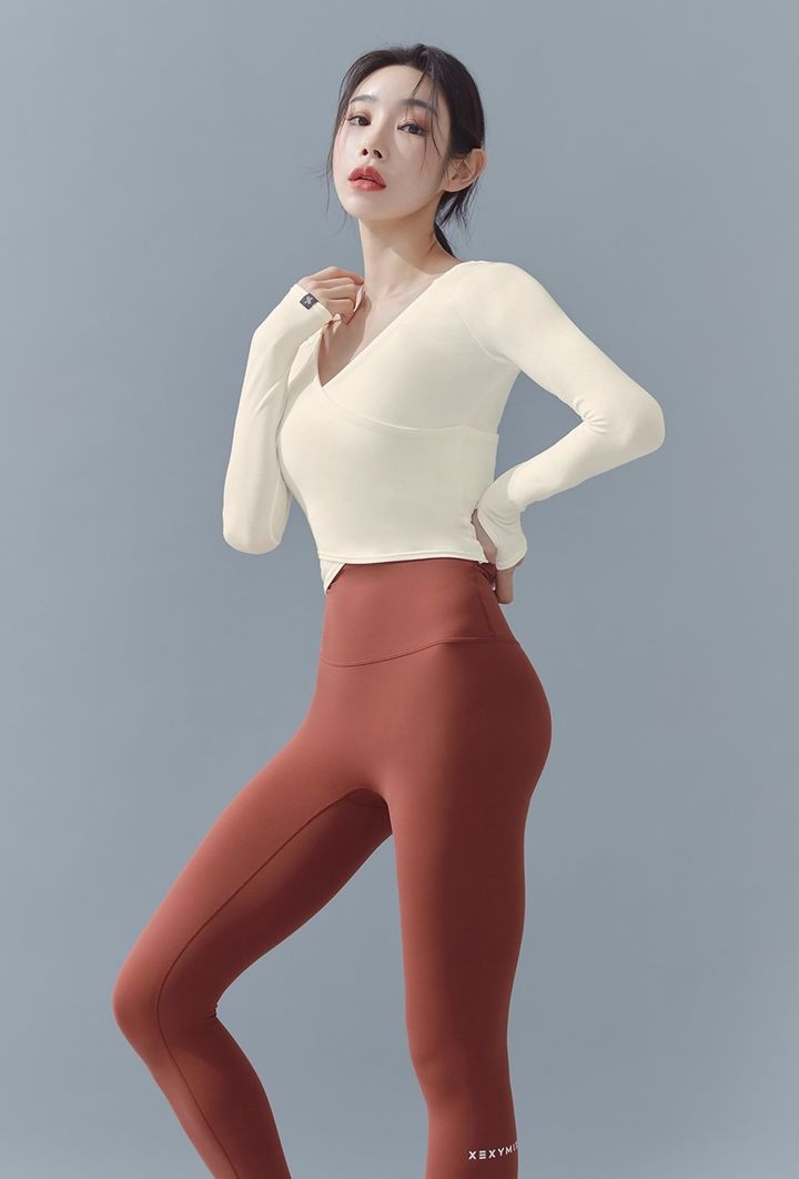 브랜드엑스코퍼레이션 젝시믹스, 소프트터치 랩 커버업.(사진=브랜드엑스코퍼레이션 제공) *재판매 및 DB 금지