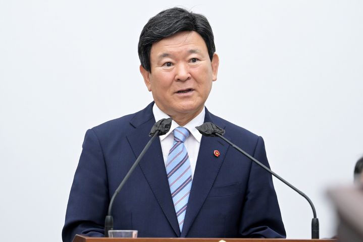 [제주=뉴시스] 양영전 기자 = 김광수 제주교육감이 15일 오전 제주도의회에서 열린 제420회 임시회 제6차 본회의 교육행정질문에서 답변하고 있다. (사진=제주도의회 제공) 2023.09.15. photo@newsis.com *재판매 및 DB 금지