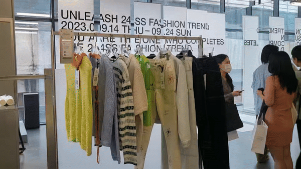 [서울=뉴시스] 박미선 기자=15일 서울 성동구 성수동 일대 무신사가 운영하는 오프라인 공간 4곳에서 열린 '24SS 무신사 시즌 프리뷰' 모습. *재판매 및 DB 금지