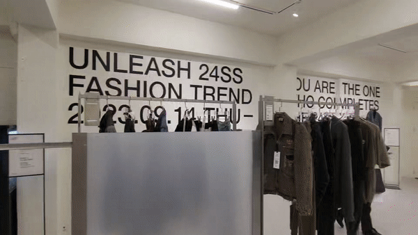 [서울=뉴시스] 박미선 기자=15일 서울 성동구 성수동 일대 무신사가 운영하는 오프라인 공간 4곳에서 열린 '24SS 무신사 시즌 프리뷰'에 전시된 상품의 모습. *재판매 및 DB 금지