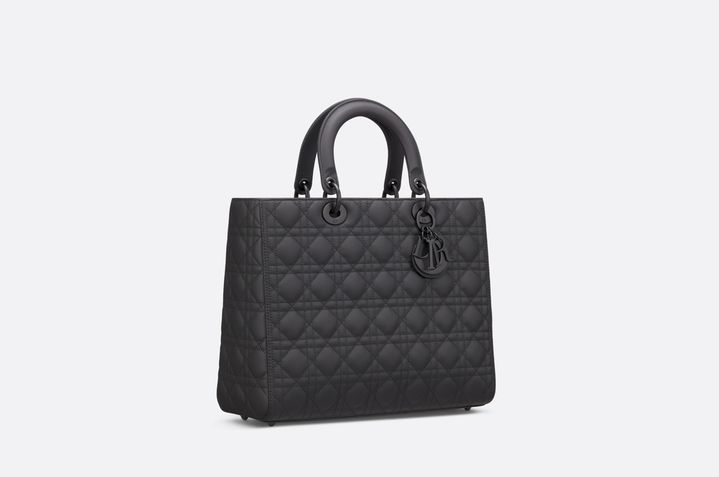 "새 폰 갖고 싶어서"…中서 부모 명품 컬렉션 27000만원어치 몰래 판 딸