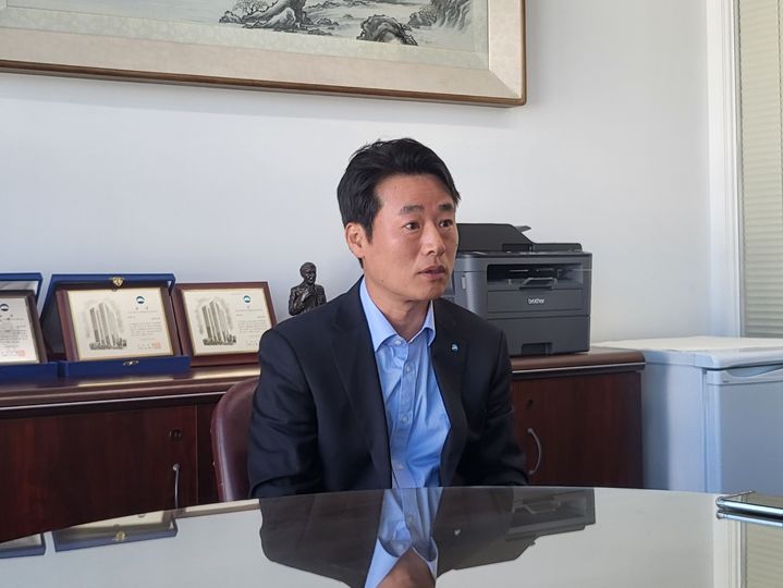 [런던=뉴시스] 최홍 기자= 13일(현지시간) 전수일 우리은행 런던 지점장이 영국 런던에 위치한 우리은행 런던 지점에서 기자와 인터뷰를 하고 있다.&nbsp; photo@newsis.com *재판매 및 DB 금지