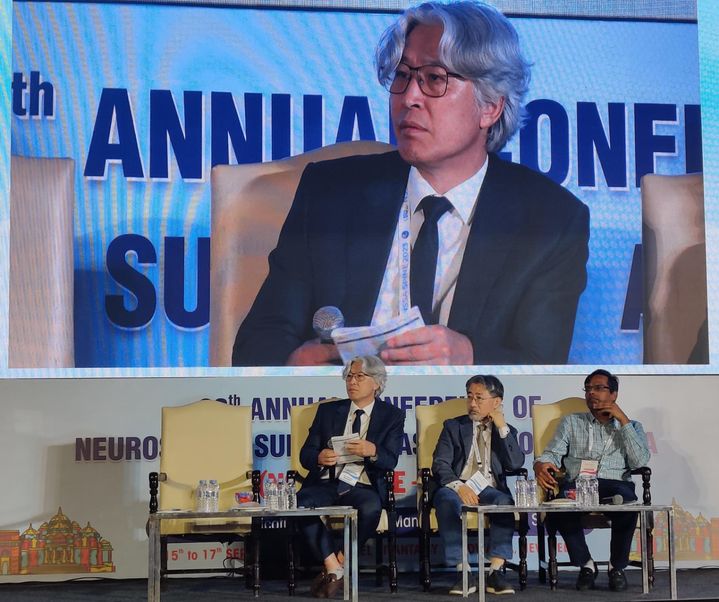 대전우리병원 박철웅 원장이 최근까지 인도 뉴델리에서 열린 2023년 인도 척추 신경외과협회 학술대회에 초청돼 한국 대표로 강연과 학회 세션을 이끄는 좌장을 맡았다.(사진=대전우리병원 제공) *재판매 및 DB 금지