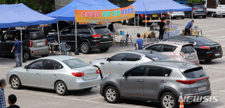 [서울=뉴시스] 최진석 기자 = 사진은 ‘추석맞이 귀향 차량 무상점검’ 모습. 2023.09.17. myjs@newsis.com