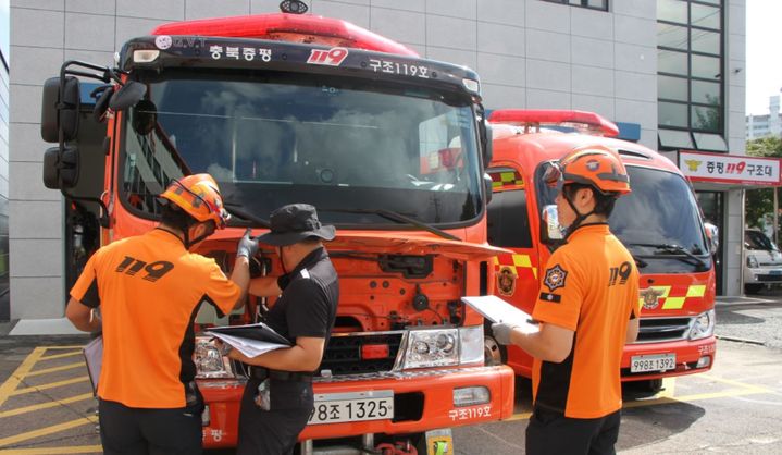 [증평=뉴시스] 소방장비 관리실태 확인 점검. (사진=증평소방서 제공) photo@newsis.com *재판매 및 DB 금지