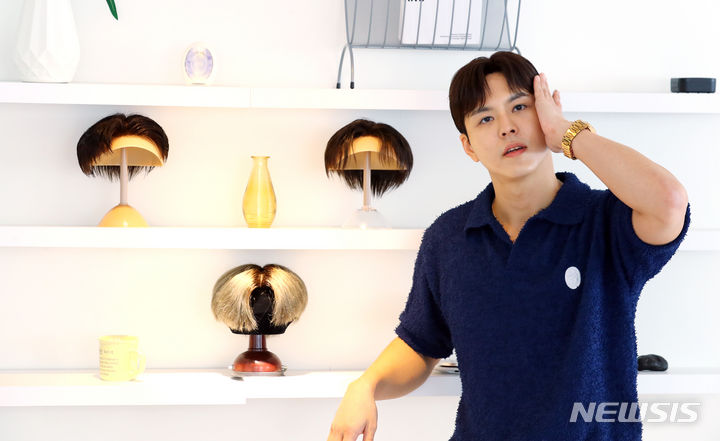 [서울=뉴시스] 최진석 기자 = 크리에이터 '최윅'이 18일 서울 동작구 라이킹스페이스에서 뉴시스와 인터뷰하며 포즈를 취하고 있다. 2023.09.XX. myjs@newsis.com