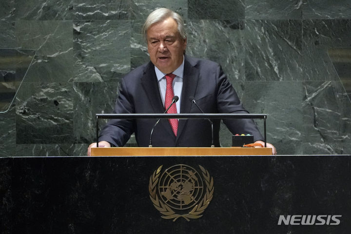 [뉴욕=AP/뉴시스] 안토니우 구테흐스 유엔 사무총장이 아프가니스탄 지진 희생자들에 애도의 뜻을 표하며 국제사회의 협력을 촉구했다. 사진은 지난달 19일(현지시간) 제78차 유엔 총회에서 발언하는 구테흐스 사무총장. 2023.10.09.