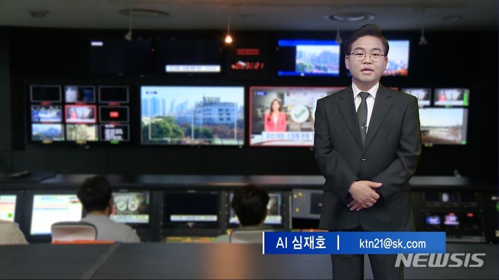 [서울=뉴시스]SK브로드밴드는 자사 지역채널 뉴스에 인공지능(AI) 기술을 적용해 프로그램 경쟁력을 강화한다고 19일 밝혔다. 사진은 AI로 구현된 ‘이시각 보도국’ 프로그램 속 AI심재호 기자의 모습. (사진=SK브로드밴드 제공)