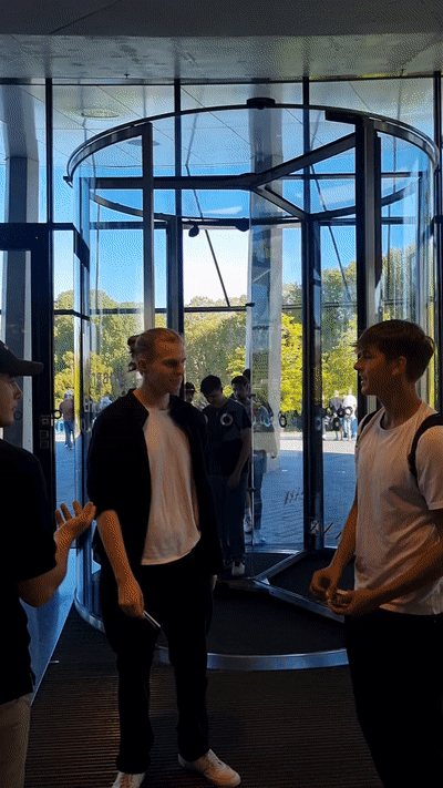 [슈투트가르트=뉴시스]이달 7일(현지시간) 오전 슈투트가르트 메르세데스-벤츠 박물관 내부가 북적이는 모습(사진=안경무 기자) 2023.9.19 photo@newsis.com *재판매 및 DB 금지