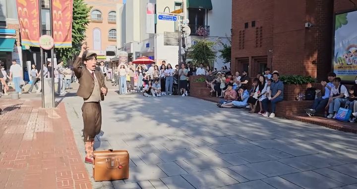 [서울=뉴시스]유튜브 채널 '무대위에서'는 지난 3일 '이런 기술 가능할 정도면 세계 1등 아닌가'라는 제목의 영상을 게재했다. (사진=무대위에서 채널 영상 캡처) 2023.09.19. photo@newsis.com *재판매 및 DB 금지