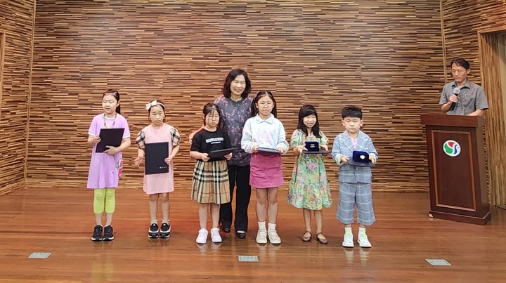 영어독후감 말하기대회 그룹A 수상자. (사진=양산교육지원청 제공) *재판매 및 DB 금지