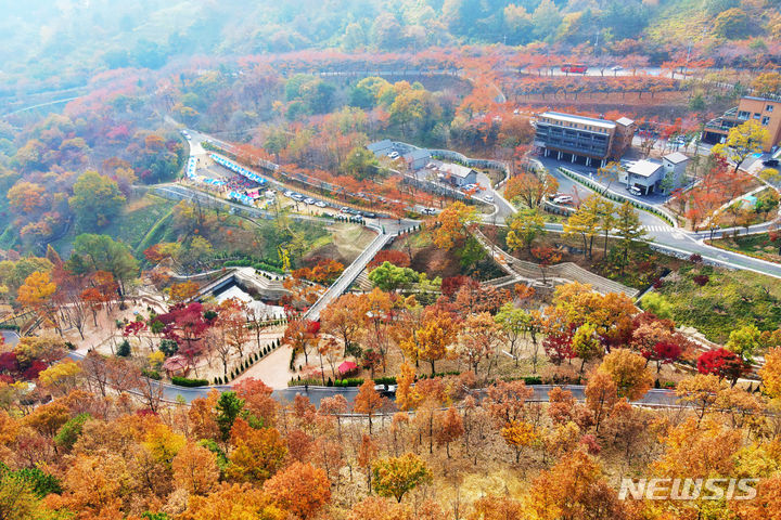 [창원=뉴시스] 경남 진주시 월아산 숲속의진주.(사진=경남도 제공) 2023.09.19.  photo@newsis.com