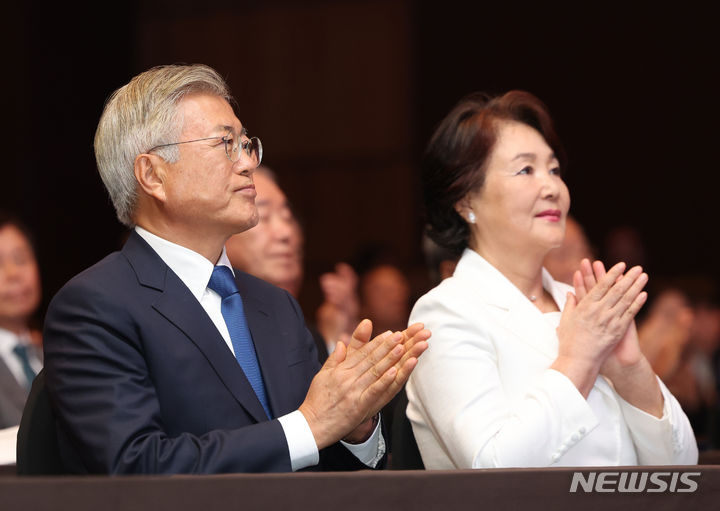 문재인 전 대통령 내외 19일 광주·전남 방문