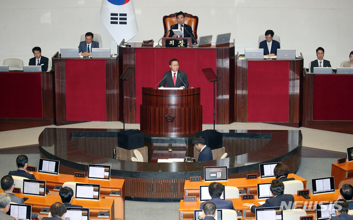 [서울=뉴시스] 고범준 기자 = 윤재옥 국민의힘 원내대표가 20일 오전 서울 여의도 국회 본회의장에서 열린 제410회국회(정기회) 제7차 본회의에서 교섭단체 대표연설을 하고 있다. 2023.09.20. bjko@newsis.com