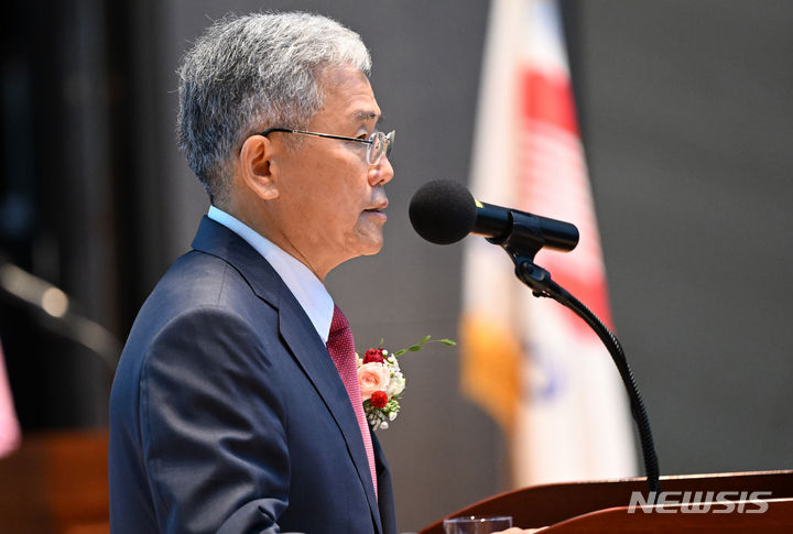 [나주=뉴시스] 김혜인 기자 = 김동철 제22대 한국전력 사장이 20일 오전 전남 나주시 빛가람동 한전전력공사 1층 한빛홀에서 열린 취임식에서 취임사를 하고 있다. 2023.09.20. hyein0342@newsis.com