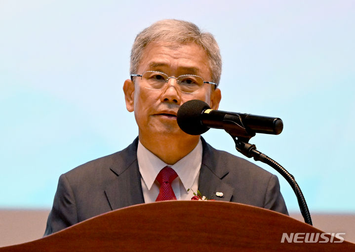 [나주=뉴시스] 김혜인 기자 = 김동철 제22대 한국전력 사장이 20일 오전 전남 나주시 빛가람동 한전전력공사 1층 한빛홀에서 열린 취임식에서 취임사를 하고 있다. 2023.09.20. hyein0342@newsis.com