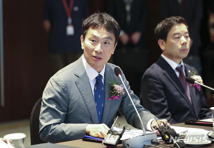 [서울=뉴시스] 김근수 기자 = 이복현 금융감독원장이 20일 오전 서울 영등포구 63스퀘어에서 열린 퇴직연금 활성화를 위한 IRP 프로젝트 추진 업무 협약식에서 모두발언을 하고 있다. 2023.09.20. ks@newsis.com