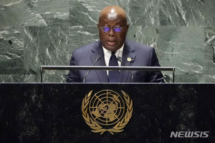[뉴욕=AP/뉴시스] 나나 아쿠포아도 가나 대통령이 20일(현지시간) 미국 뉴욕 유엔본부에서 진행된 제78차 유엔총회 연설에서 미국 등 서방 국가들을 향해 "(과거) 노예 무역과 식민지 수탈에 대해 배상하라"고 요구했다. 2023.09.21.