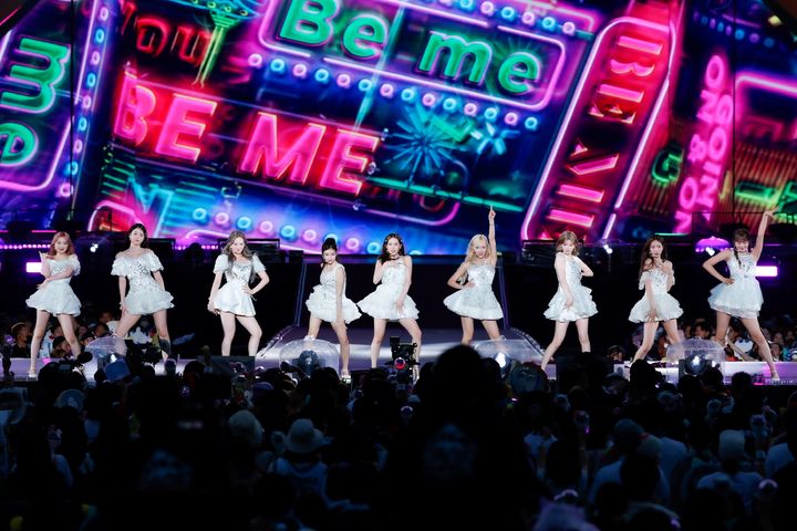 [서울=뉴시스] 니쥬(NiziU) 두 번째 단독 투어 조조 마린 스타디움 공연. (사진 = JYP엔터테인먼트 제공) 2023.09.21. photo@newsis.com *재판매 및 DB 금지