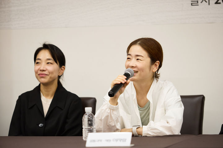 [서울=뉴시스]소리꾼 이자람이 21일 서울 서초구 예술의전당 무궁화홀에서 열린 서울예술단 창작가무극 '순신' 기자간담회에서 말하고 있다. (사진=서울예술단 제공) 2023.09.21. photo@newsis.com&nbsp; *재판매 및 DB 금지