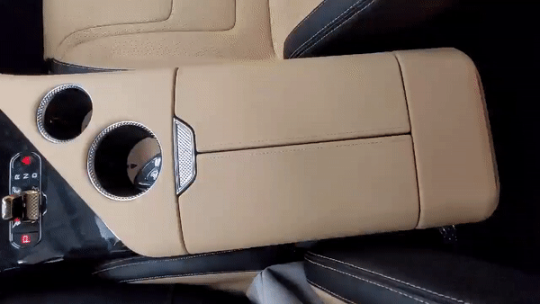 [서울=뉴시스] 영국 스포츠카 브랜드 로터스가 21일 서울 성동구 피치스도원에서 자사 최초의 초고성능 전기 스포츠유틸리티차량(SUV) '엘레트라'를 국내에 처음으로 공개했다. (사진=로터스자동차코리아 제공) 2023.09.21 photo@newsis.com *재판매 및 DB 금지 *재판매 및 DB 금지