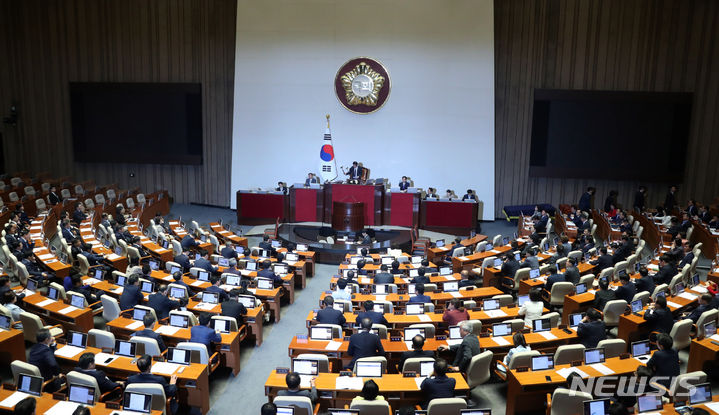 [서울=뉴시스] 추상철 기자 =지난 21일 오후 서울 여의도 국회 본회의장에서 열린 제410회국회(정기회) 제8차 본회의에서 이재명 더불어민주당 대표 체포동의안이 가결되고 있다. 2023.09.21. scchoo@newsis.com