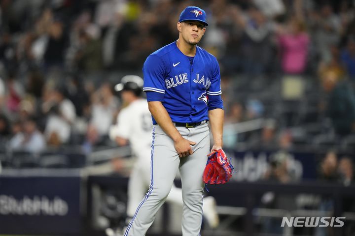 [뉴욕=AP/뉴시스] 메이저리그(MLB) 토론토 블루제이스의 호세 베리오스. 2023.09.22