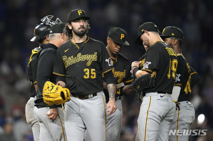 [시카고=AP/뉴시스] 메이저리그(MLB) 피츠버그 파이리츠 선수단. 2023.09.22