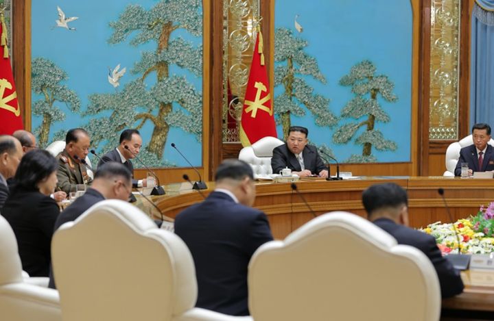 [서울=뉴시스] 22일 북한 노동당 기관지 노동신문은 20일 당 중앙위원회 본부청사에서 노동당 중앙위원회 제8기 16차 정치국회의를 열고 김정은 국무위원장의 러시아 공식 친선방문 결과에 대한 보고를 들었다고 보도했다. 2023.09.22. (사진=노동신문 캡처) *재판매 및 DB 금지