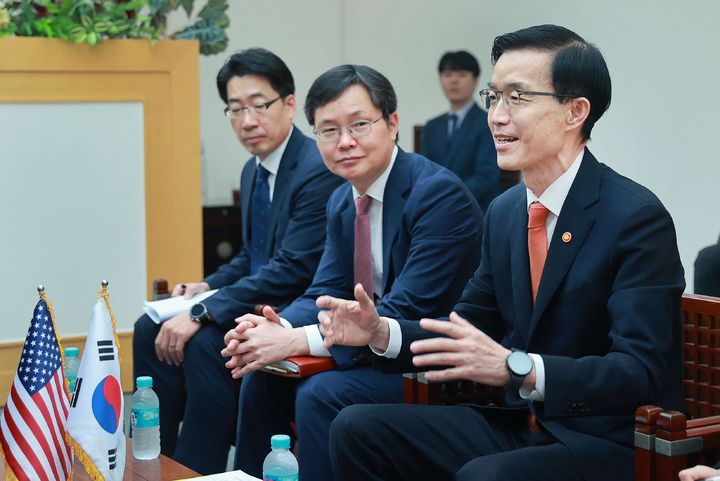 [서울=뉴시스] 방문규 산업통상자원부 장관이 22일 서울 종로구 정부서울청사에서 돈 그레이브스 미국 상무부 부장관과 면담하고 있다. (사진=산업통상자원부 제공) 2023.09.22. photo@newsis.com *재판매 및 DB 금지