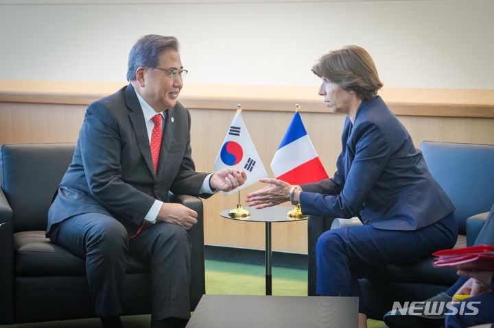 [서울=뉴시스]박진 외교부 장관은 21일(현지시간) 카트린 콜로나 프랑스 유럽·외교장관과 양자회담을 가졌다. (사진=외교부 제공) 2023.09.23. photo@newsis.com