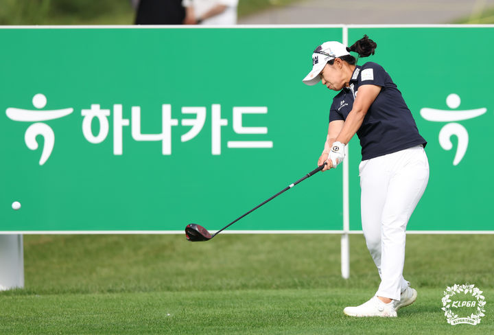 [서울=뉴시스]김수지 하나금융그룹챔피언십 3R 18번홀 티샷. 2023.09.23. (사진=KLPGA 제공)  *재판매 및 DB 금지