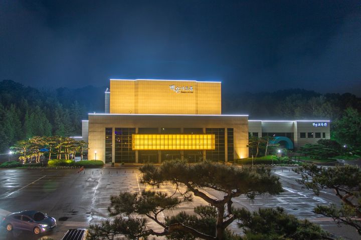 불밝힌 백운아트홀. 광양제철소 제공 *재판매 및 DB 금지