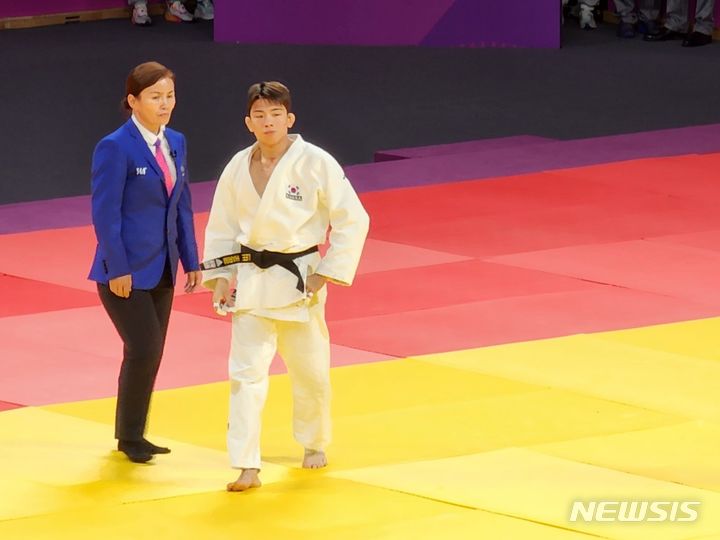 [항저우=뉴시스] 한국 유도 이하림이 24일 중국 저장성 항저우 샤오산 린푸 체육관에서 열린 2022 항저우 아시안게임 유도 남자 60㎏이하급 결승전에서 양융웨이에 패했다. 2023.09.24. juhee@newsis.com 