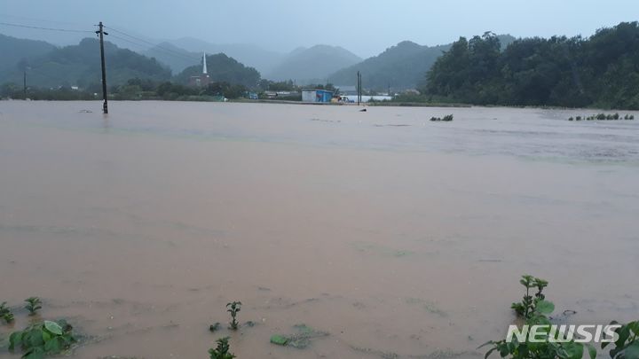 [전주=뉴시스]윤난슬 기자 = 공덕 자연재해위험개선지구 피해 모습.(사진=전주시 제공) 