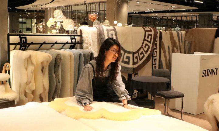 [대구=뉴시스] 대구 신세계백화점은 친환경 러그 상품인 '써니베딩' 팝업 행사를 진행한다. (사진 = 대구 신세계백화점 제공) 2023.09.25. photo@newsis.com *재판매 및 DB 금지