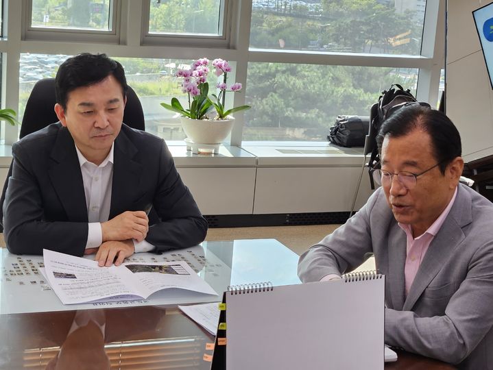 면담 중인 원희룡 국토교통부 장관(사진 좌측)과 이현재 하남시장. (사진=하남시 제공) *재판매 및 DB 금지