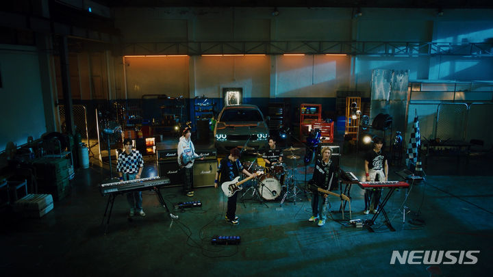 [서울=뉴시스] 밴드 엑스디너리 히어로즈(Xdinary Heroes, XH) 인스트루멘털 라이브 샘플러 섬네일. (사진= JYP엔터테인먼트 제공) 2023.09.25. photo@newsis.com