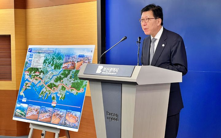 [부산=뉴시스] 원동화 기자 = 박형준 부산시장이 부산 강서구 가덕신공항과 기장군 오시리아 관광단지를 잇는 부산형 급행철도(BuTX)를 BTO(민간투자사업) 방식으로 본격 추진한다고 발표했다. dhwon@newsis.com *재판매 및 DB 금지