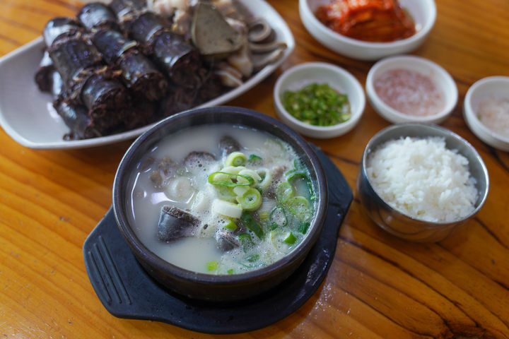 저렴한 가격에 든든하게 속을 채우는 서민음식 순대국밥. 권다현 촬영 (사진=한국관광공사 제공) photo@newsis.com *재판매 및 DB 금지