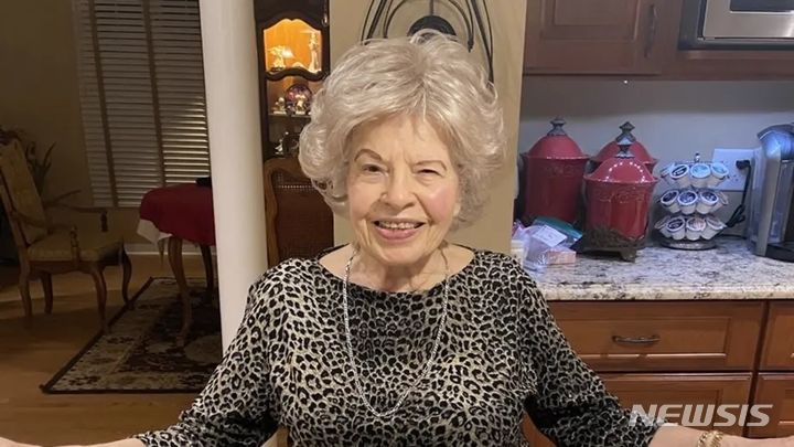 [서울=뉴시스] 올해 100세 나이로 은퇴한 매들린 팔도. (사진=매들린 팔도) 2023.09.25. *재판매 및 DB 금지