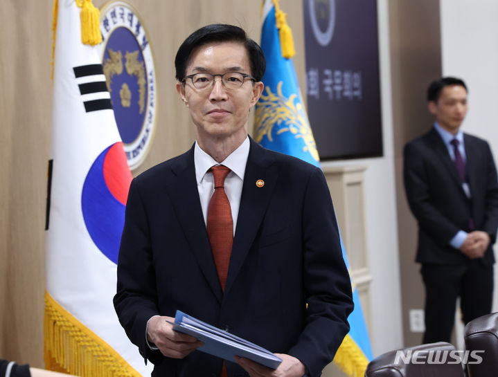 [서울=뉴시스] 홍효식 기자 = 방문규 신임 산업통상자원부 장관이 25일 서울 용산 대통령실 청사에서 열린 국무회의에 참석하고 있다. (대통령실통신사진기자단) 2023.09.25. yesphoto@newsis.com