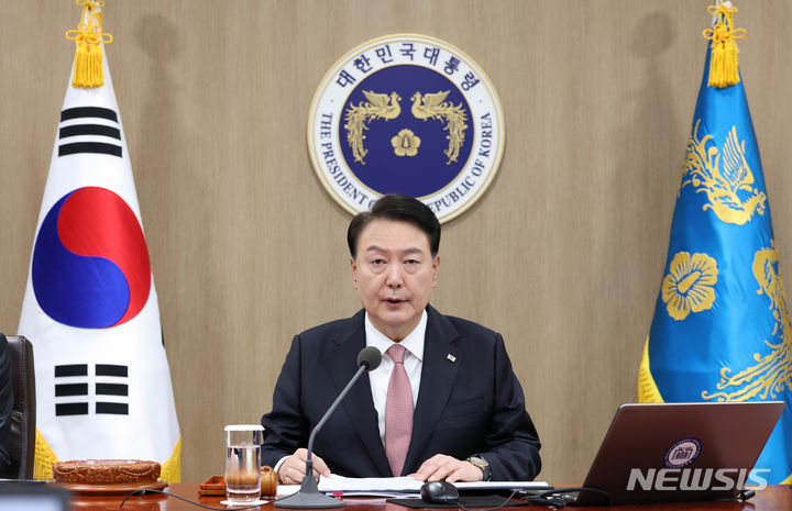 [서울=뉴시스] 홍효식 기자 = 윤석열 대통령이 25일 서울 용산 대통령실 청사에서 국무회의를 주재하고 있다. (대통령실통신사진기자단) 2023.09.25. yesphoto@newsis.com