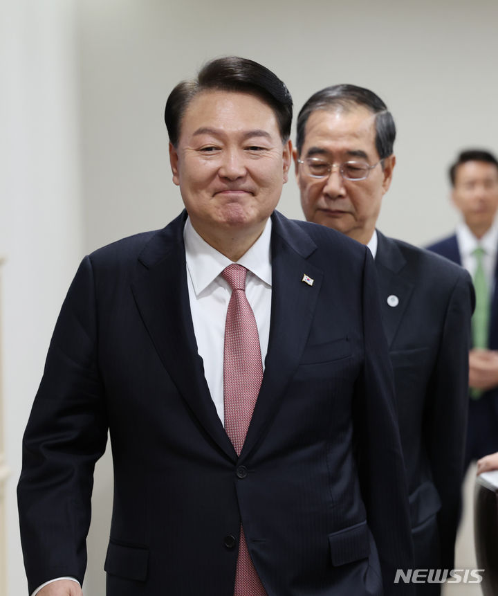 [서울=뉴시스] 홍효식 기자 = 윤석열 대통령이 25일 서울 용산 대통령실 청사에서 국무회의를 주재하고 있다. (대통령실통신사진기자단) 2023.09.25. yesphoto@newsis.com(Multiple Values)