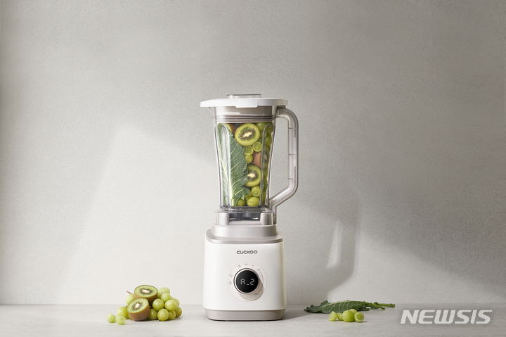 [서울=뉴시스] 쿠쿠전자, 2023년형 크로스컷 양방향 회전 블렌더 출시. (사진=쿠쿠전자 제공) 2023.09.26. photo@newsis.com
