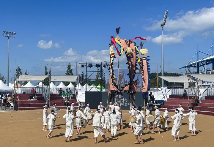 [괴산=뉴시스] 괴산오성중학교 목도백중놀이. (사진=괴산군 제공) photo@newsis.com *재판매 및 DB 금지