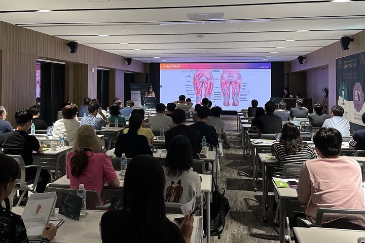 [서울=뉴시스] 대웅제약은 지난달 23~24일 부산 마티에 오라시아에서 '대웅 에스테틱 심포지엄'을 열고 보툴리눔 톡신 '나보타'와 턱밑 지방 개선 주사제 '브이올렛' 등에 대한 최신 지견을 공유했다. (사진=대웅제약 제공) 2023.09.27. photo@newsis.com *재판매 및 DB 금지