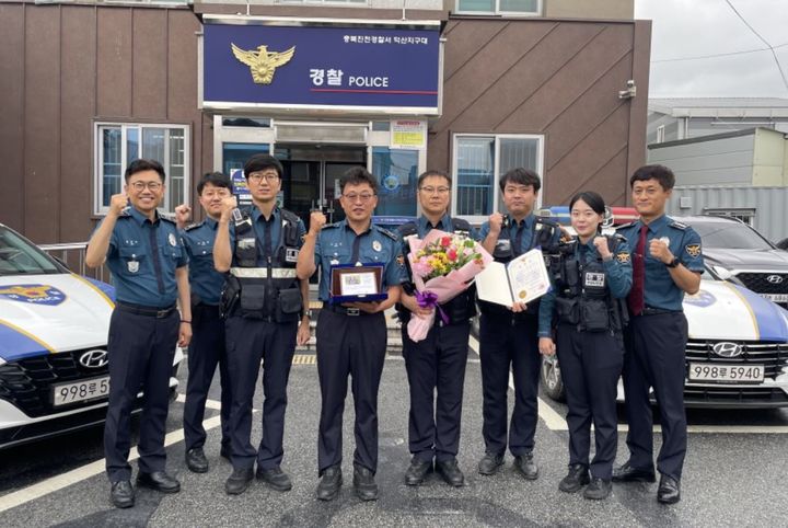 [진천=뉴시스] 덕산지구대 순찰3팀. (사진=진천경찰서 제공) photo@newsis.com *재판매 및 DB 금지
