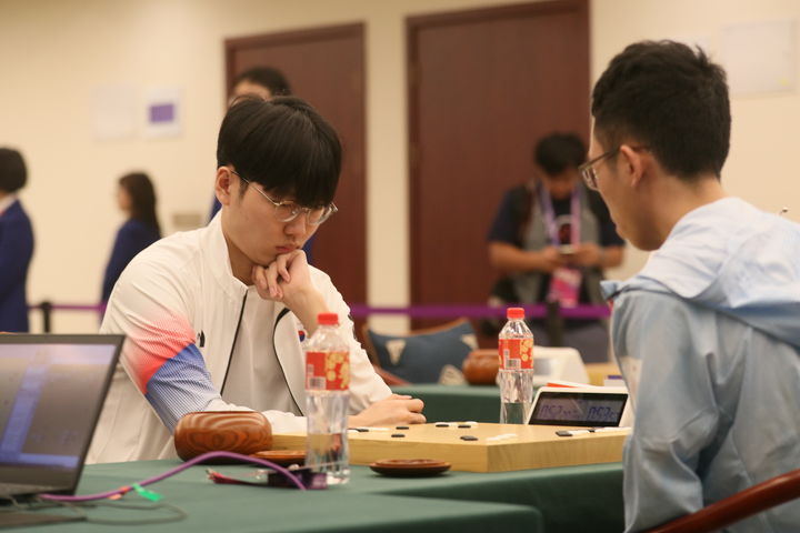 [서울=뉴시스] 2022 항저우 아시안게임에 출전한 신진서 9단. (사진=일본기원 제공) 2023.09.28. photo@newsis.com *재판매 및 DB 금지